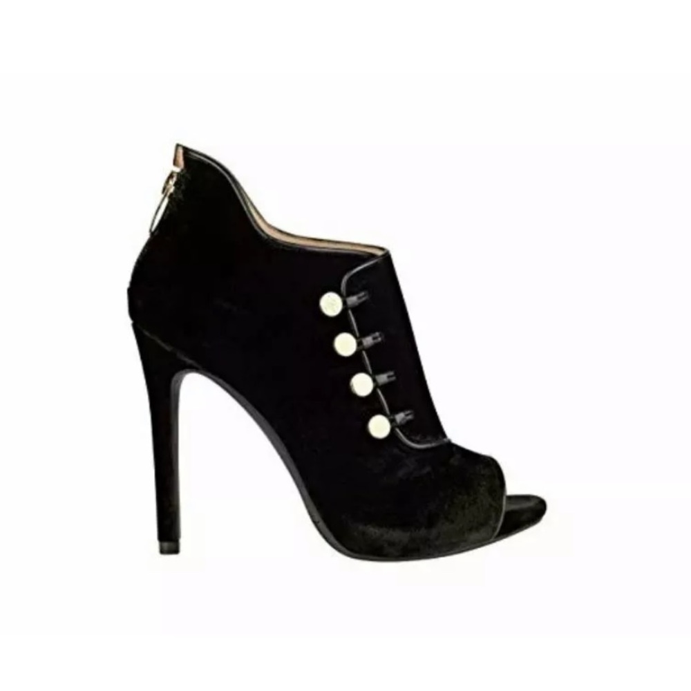 GUESS gwABY Black and Gold Booties / Pumps 8.5